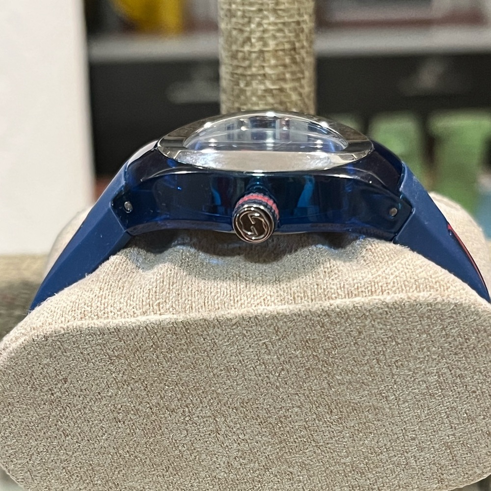 GUCCI PRE-LOVED AUTHENTIC BLUE COLOR RUBBER STRAP SIGNATURE WEB WATCH